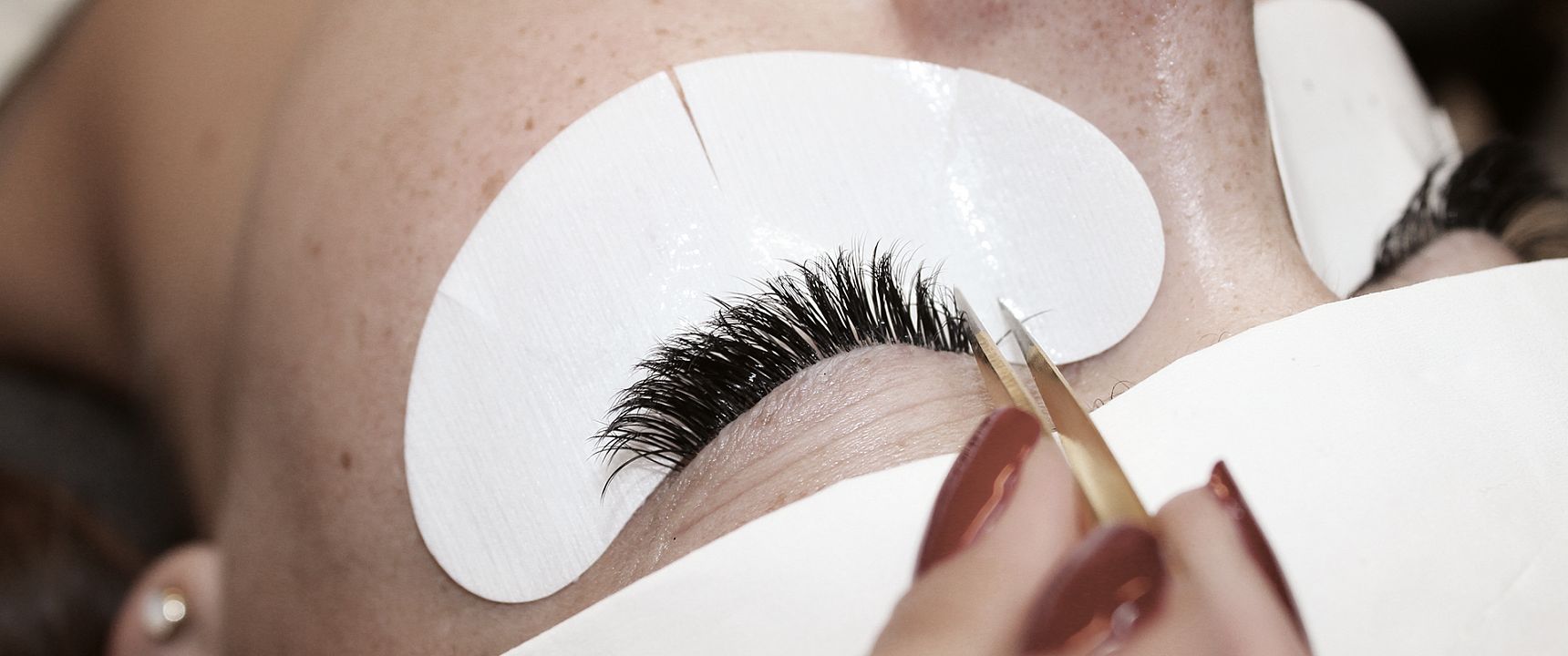 Das LUXUSLASHES® Franchise-Ausbildungskonzept Das LUXUSLASHES® Franchise-Ausbildungskonzept