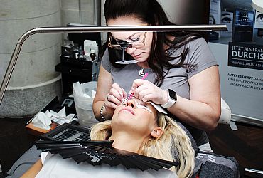 The LUXUSLASHES®
franchise training concept